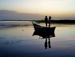 骑在埃塞-阿瓦萨湖的傍晚和早晨