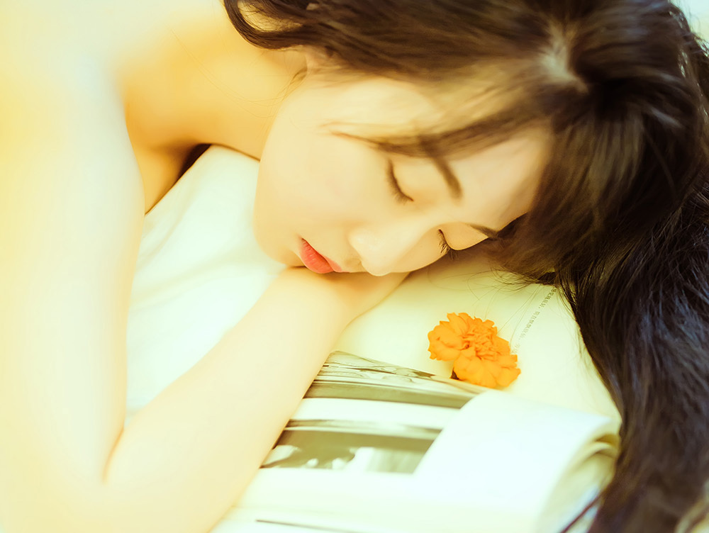 一支妹纸在发呆