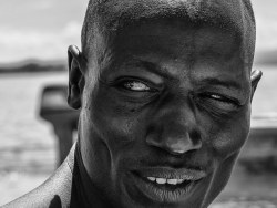 人在非洲——品渔夫烤鱼，赏肯尼亚大瀑布